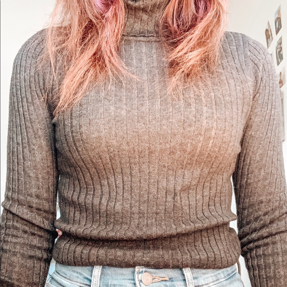 greyish black rippled turtle neck